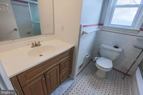 Bath - 5437 Omaha Ave, Baltimore, MD 21206 photo 2 of 5