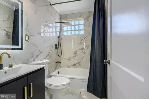 Bath - 5327 Todd Ave, Baltimore, MD 21206 photo 2 of 7