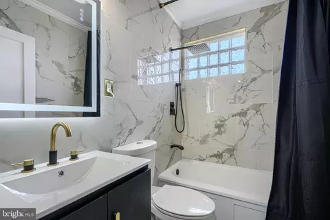 Bath - 5327 Todd Ave, Baltimore, MD 21206 photo 1 of 7