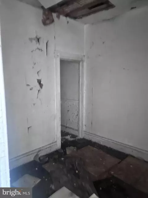 Entry Way - 21 S Payson St, Baltimore, MD 21223 photo 3 of 8