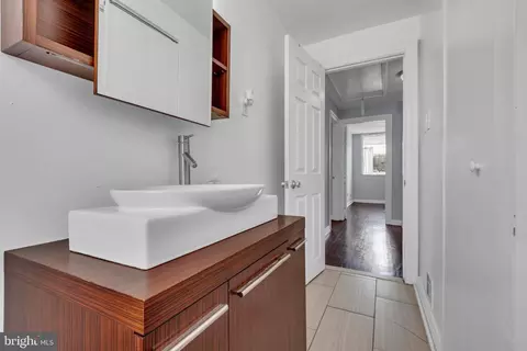 Entry Way - 5269 Darien Rd, Baltimore, MD 21206 photo 4 of 5