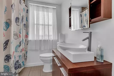 Bath - 5269 Darien Rd, Baltimore, MD 21206 photo 1 of 2