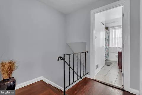 Entry Way - 5269 Darien Rd, Baltimore, MD 21206 photo 5 of 5