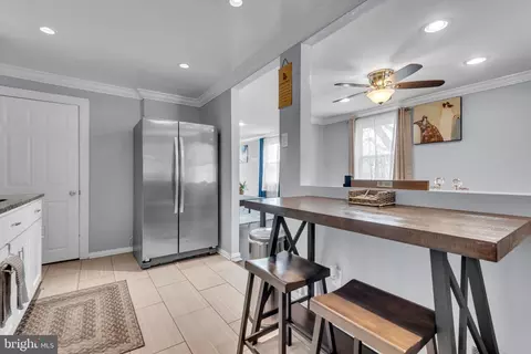 Entry Way - 5269 Darien Rd, Baltimore, MD 21206 photo 3 of 5