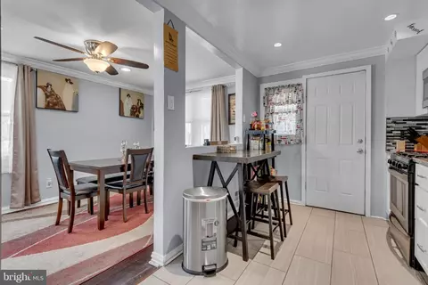 Entry Way - 5269 Darien Rd, Baltimore, MD 21206 photo 2 of 5