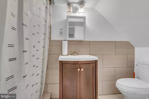 Bath - 5269 Darien Rd, Baltimore, MD 21206 photo 2 of 2