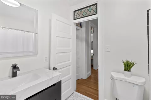 Bath - 702 Deepdene Rd, Baltimore, MD 21210 photo 3 of 5