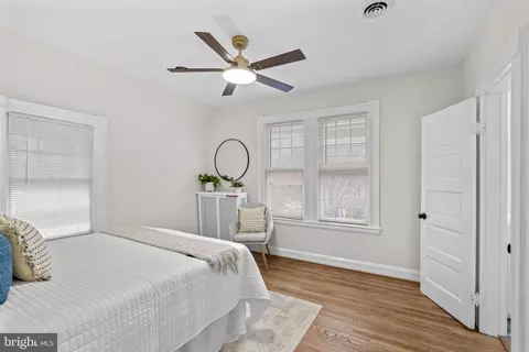 Bedroom - 702 Deepdene Rd, Baltimore, MD 21210 photo 2 of 9