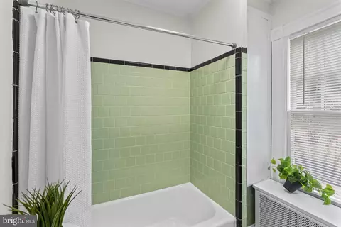 Bath - 702 Deepdene Rd, Baltimore, MD 21210 photo 5 of 5