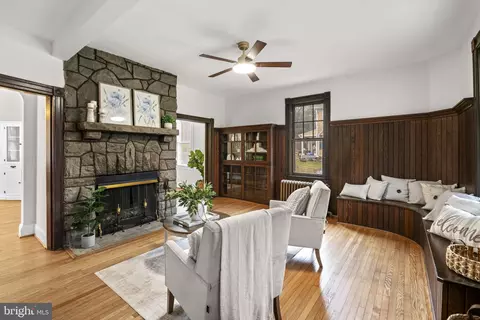 Living - 702 Deepdene Rd, Baltimore, MD 21210 photo 1 of 2