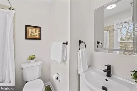 Bath - 702 Deepdene Rd, Baltimore, MD 21210 photo 1 of 5