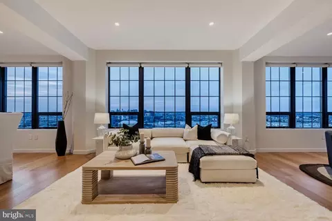 Living - 1200 Steuart St #1811, Baltimore, MD 21230 photo 1 of 3