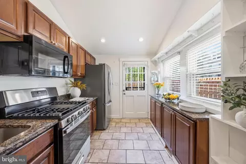 Entry Way - 660 Washington Blvd, Baltimore, MD 21230 photo 6 of 13