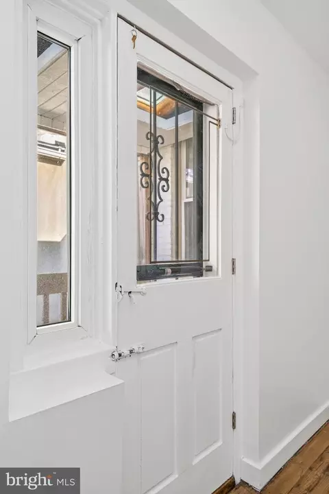 Entry Way - 660 Washington Blvd, Baltimore, MD 21230 photo 12 of 13