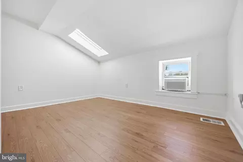 Bedroom - 660 Washington Blvd, Baltimore, MD 21230 photo 6 of 6