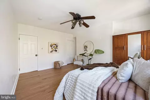 Bedroom - 660 Washington Blvd, Baltimore, MD 21230 photo 5 of 6