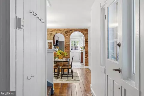Entry Way - 660 Washington Blvd, Baltimore, MD 21230 photo 3 of 13