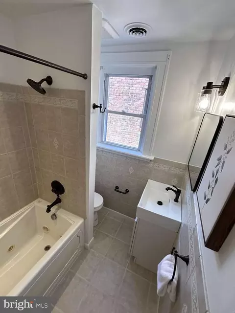 Bath - 3217 Shannon Dr, Baltimore, MD 21213 photo 4 of 5