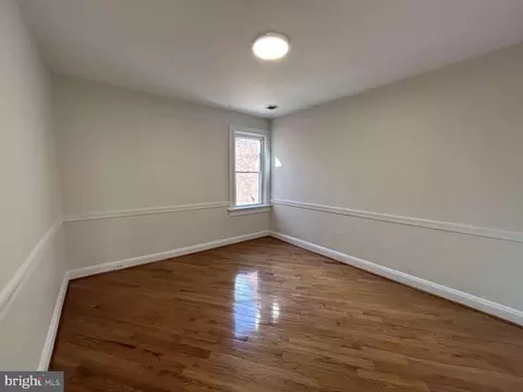 Bedroom - 3217 Shannon Dr, Baltimore, MD 21213 photo 3 of 5
