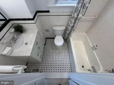 Bath - 3217 Shannon Dr, Baltimore, MD 21213 photo 1 of 5