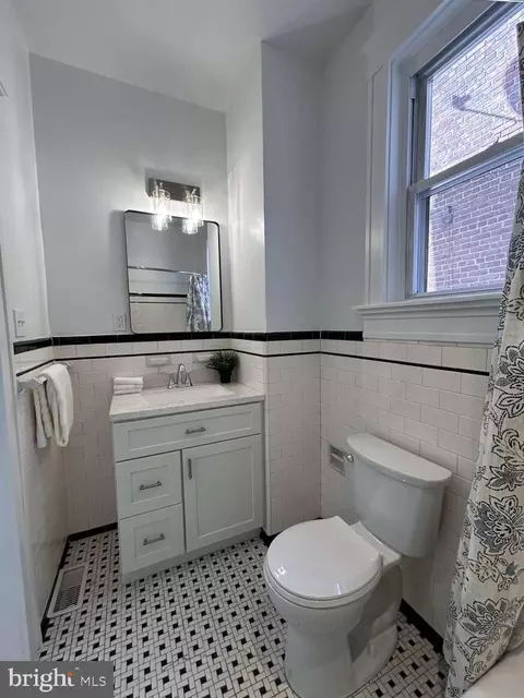 Bath - 3217 Shannon Dr, Baltimore, MD 21213 photo 2 of 5