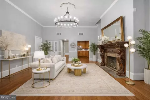 3 W Mount Vernon Pl #1, Baltimore, MD 21201