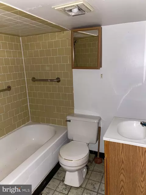 Bath - 610 Rappolla St, Baltimore, MD 21224 photo 3 of 3