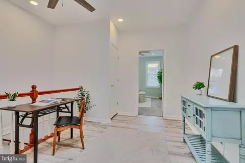 Entry Way - 4 S East Ave, Baltimore, MD 21224 photo 4 of 4