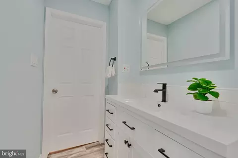 Bath - 4 S East Ave, Baltimore, MD 21224 photo 3 of 5
