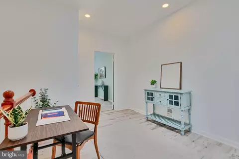 Entry Way - 4 S East Ave, Baltimore, MD 21224 photo 2 of 4