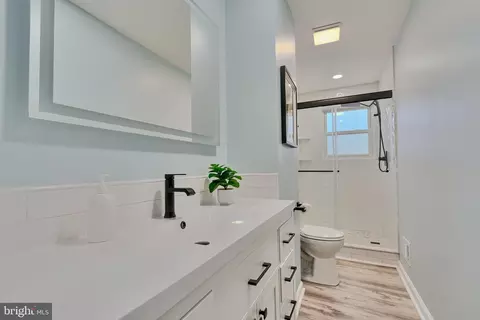Bath - 4 S East Ave, Baltimore, MD 21224 photo 1 of 5
