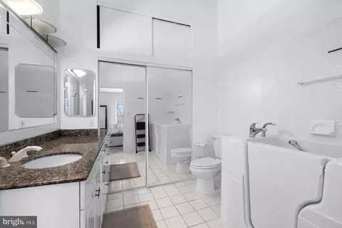 Bath - 2920 Toone St, Baltimore, MD 21224 photo 2 of 4