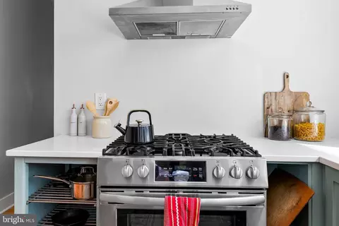 Kitchen - 2500 Brookfield Ave, Baltimore, MD 21217 photo 5 of 7