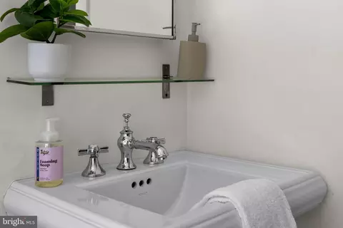 Bath - 2500 Brookfield Ave, Baltimore, MD 21217 photo 2 of 3