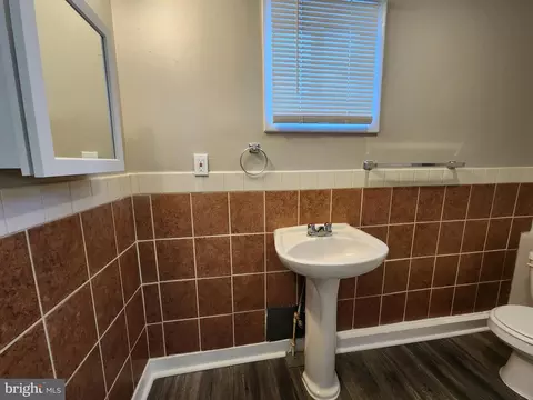 Bath - 1634 N Wolfe St, Baltimore, MD 21213 photo 3 of 5