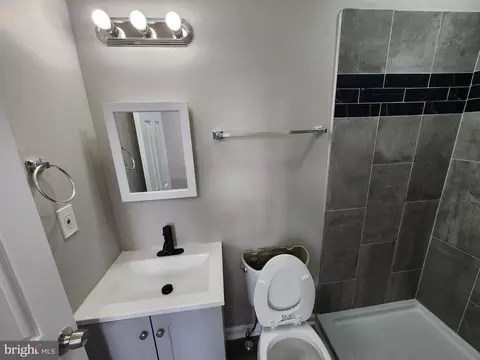 Bath - 1634 N Wolfe St, Baltimore, MD 21213 photo 1 of 5