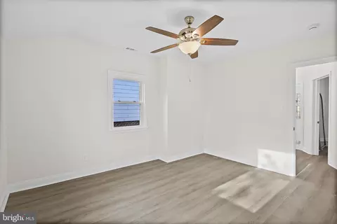 Bedroom - 402 Westgate Rd, Baltimore, MD 21229 photo 4 of 6