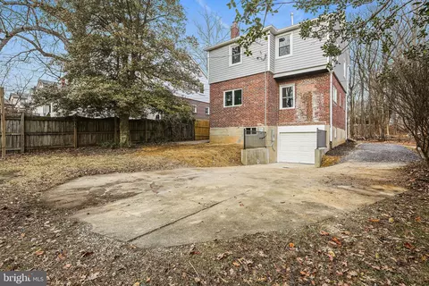 Exterior - 402 Westgate Rd, Baltimore, MD 21229 photo 4 of 10