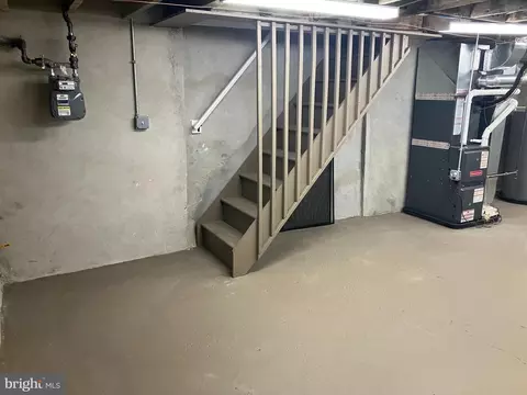 Entry Way - 3338 Elmora Ave, Baltimore, MD 21213 photo 3 of 3