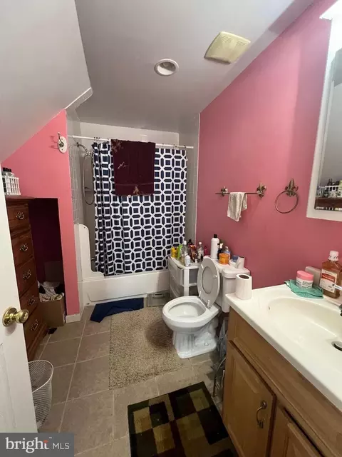 Bath - 1205 Argyle Ave, Baltimore, MD 21217 photo 2 of 3
