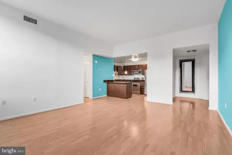 Living - 1011 Hunter St #E-4, Baltimore, MD 21202 photo 4 of 7