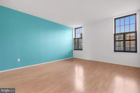 Living - 1011 Hunter St #E-4, Baltimore, MD 21202 photo 3 of 7