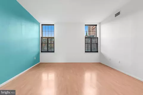 Living - 1011 Hunter St #E-4, Baltimore, MD 21202 photo 7 of 7