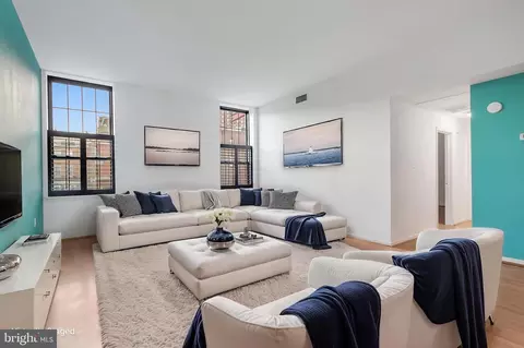 Living - 1011 Hunter St #E-4, Baltimore, MD 21202 photo 1 of 7