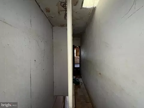 Entry Way - 2667 Saint Benedict St, Baltimore, MD 21223 photo 5 of 8