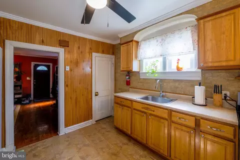 Entry Way - 5320 Grindon Ave, Baltimore, MD 21214 photo 1 of 6