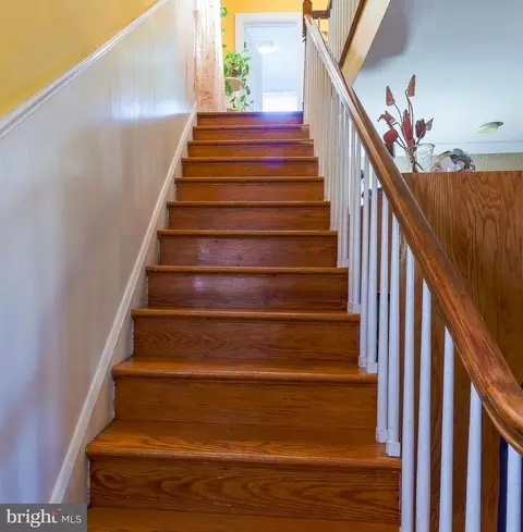 Entry Way - 5320 Grindon Ave, Baltimore, MD 21214 photo 5 of 6