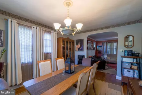 Dining - 5320 Grindon Ave, Baltimore, MD 21214 photo 2 of 3