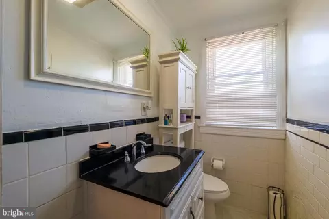 Bath - 5320 Grindon Ave, Baltimore, MD 21214 photo 1 of 1