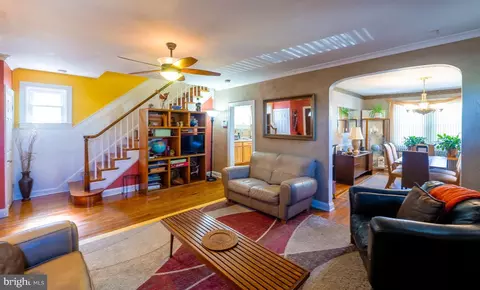 Entry Way - 5320 Grindon Ave, Baltimore, MD 21214 photo 4 of 6